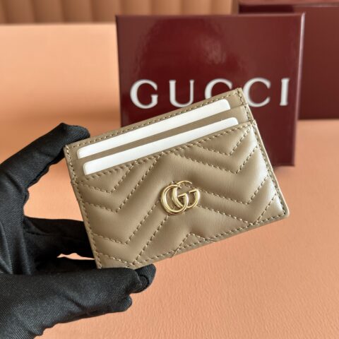 GUCCI  GG Marmont系列绗缝卡片夹 型号：443127奶茶浅金