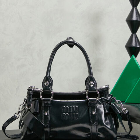MIUMIU 新品机车包手袋 型号5BA336 黑色