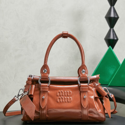 MIUMIU 新品机车包手袋 型号5BA336 紫檀木