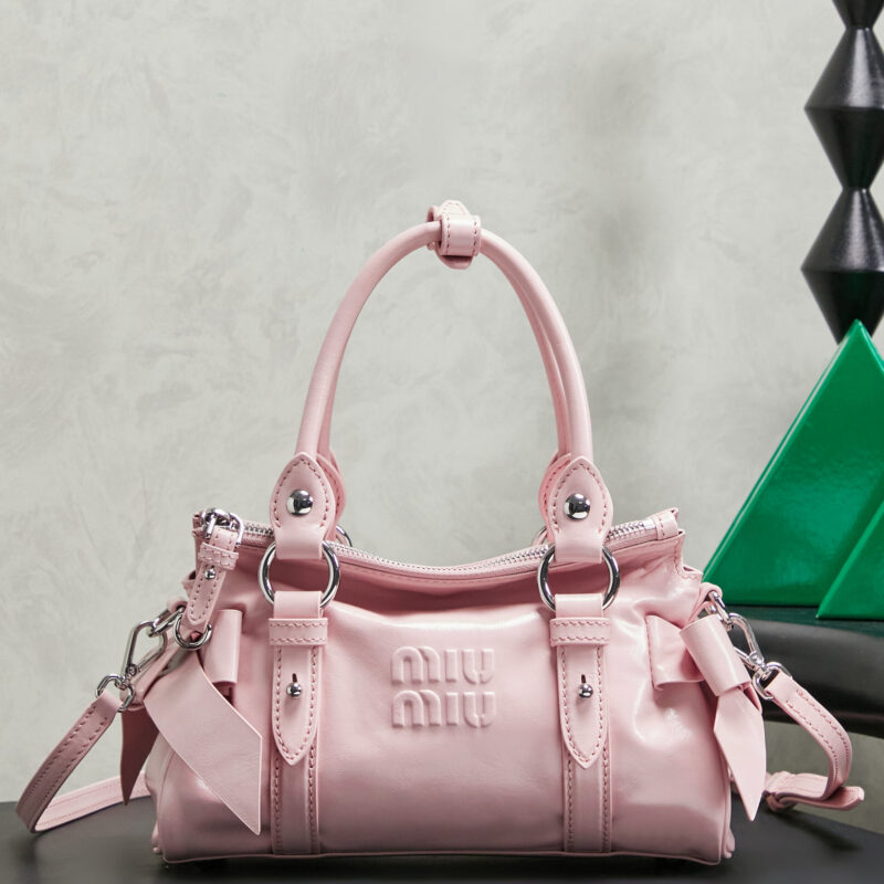 MIUMIU 新品机车包手袋 型号5BA336 粉色