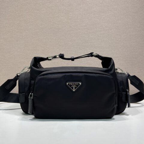 PRADA 新品男包🎉2VH213