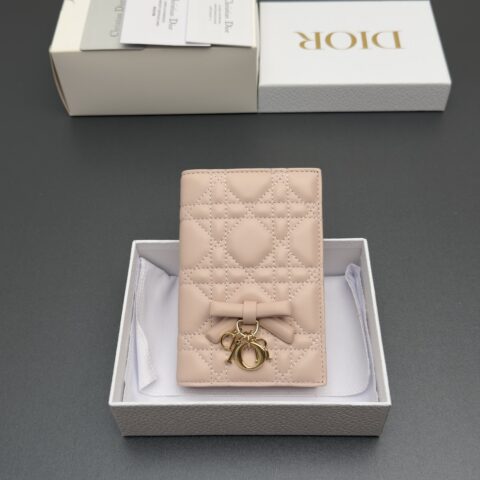 DIOR Lady 护照套钱包系列 型号：S2626  粉色腾格纹羊皮