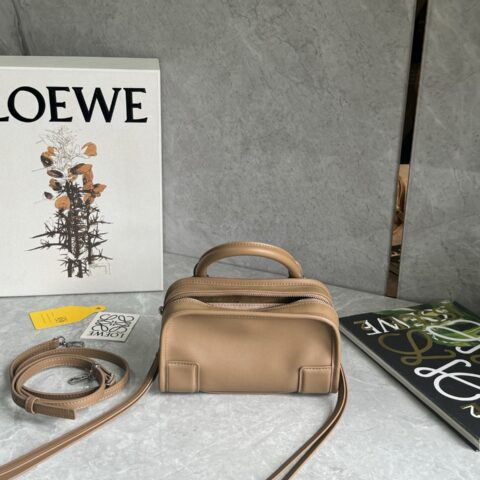 LOEWE 𝐴𝑚𝑎𝑧𝑜𝑛𝑎 180重新诠释 L家传奇手袋 0811  mini棕色