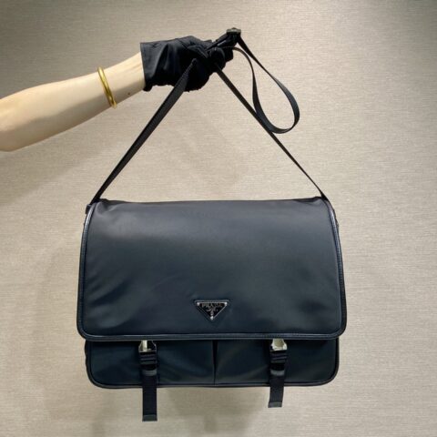 PRADA 经典邮差包🎉2VD086加大号