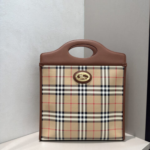 Burberry Pocket 口袋包 型号4321