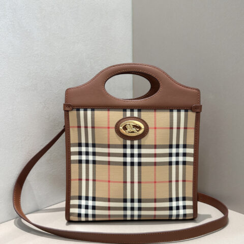 Burberry Pocket 口袋包 型号4421
