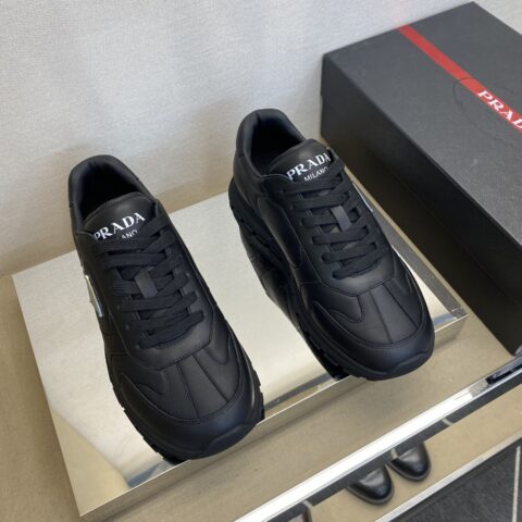 PRADA 男士休闲款
