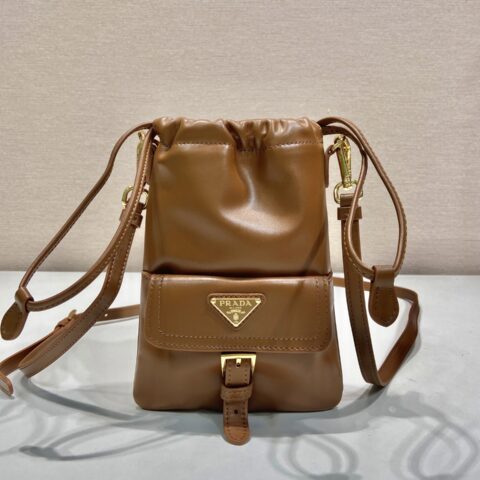 PRADA 新品手机包🎉1MS017抽绳包