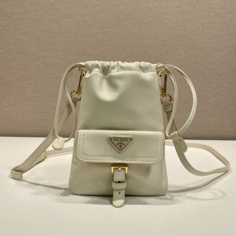 PRADA 新品手机包🎉1MS017抽绳包