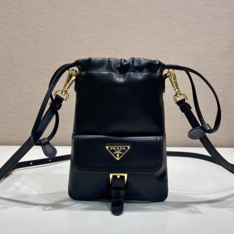 PRADA 新品手机包🎉1MS017抽绳包