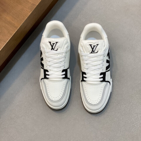 LV 男士trainer运动鞋