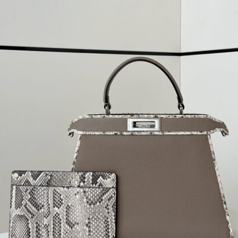 FENDI 最新𝐏𝐄𝐄𝐊𝐀𝐁𝐎𝐎中号手袋 款号80019L鸽子灰