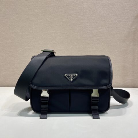 PRADA 经典邮差包🎉2VD769中号