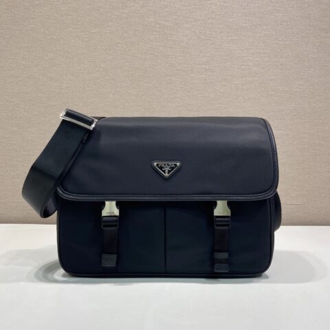 PRADA 经典邮差包🎉2VD768大号