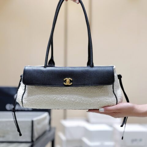 CHANEL 26S 明星款毛呢熊猫配法棍包👜 AS6288