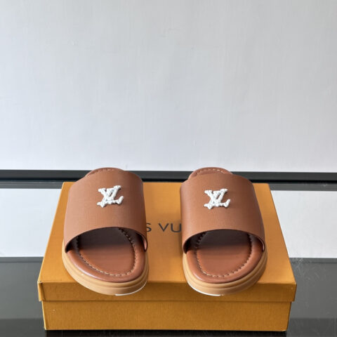 LV 新款平底沙滩拖鞋