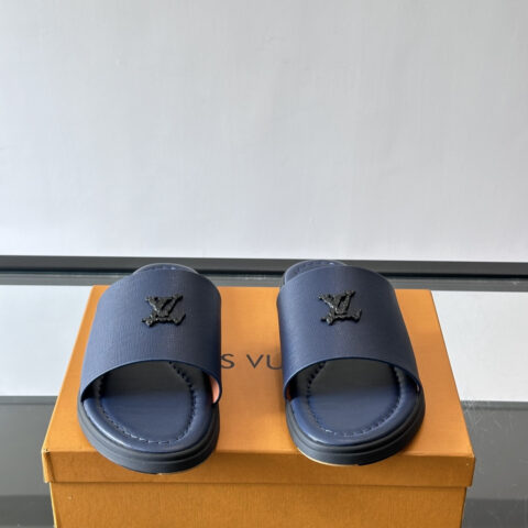 LV 新款平底沙滩拖鞋