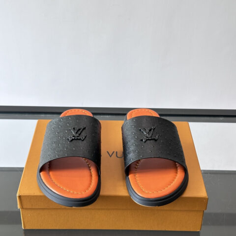 LV 新款平底沙滩拖鞋