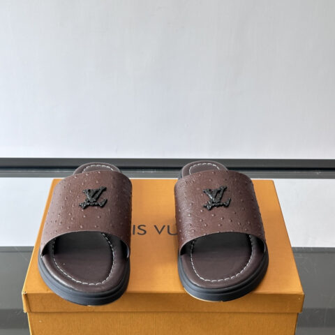 LV 新款平底沙滩拖鞋