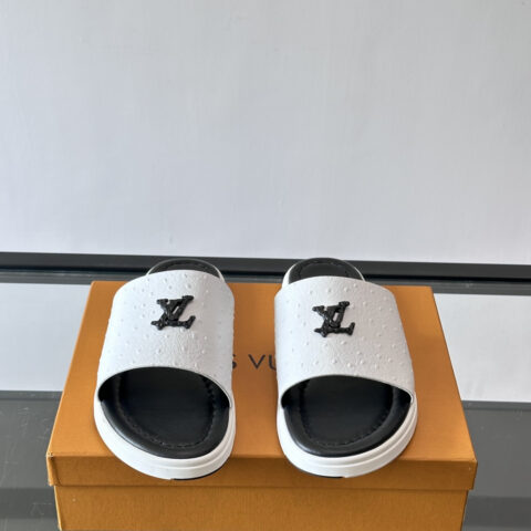 LV 新款平底沙滩拖鞋
