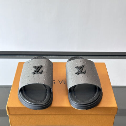 LV 新款平底沙滩拖鞋