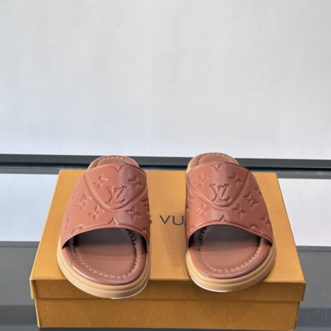 LV 新款平底沙滩拖鞋
