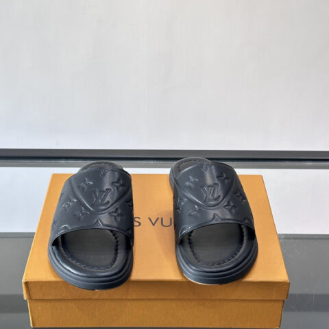 LV 新款平底沙滩拖鞋