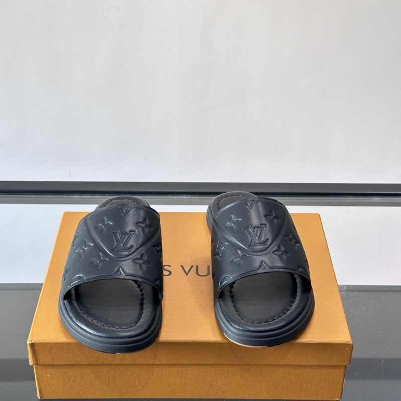 LV 新款平底沙滩拖鞋