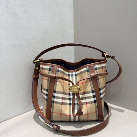 Burberry 迷你水桶包 型号9691