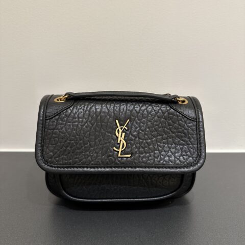 YSL  𝗡𝗶𝗸𝗶羊皮黑金𝟭𝟴𝗰𝗺 款号：828736 黑色金扣