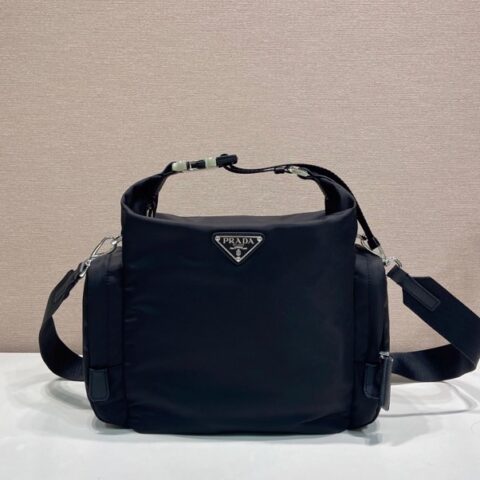 PRADA 新款男包🎉2VH212