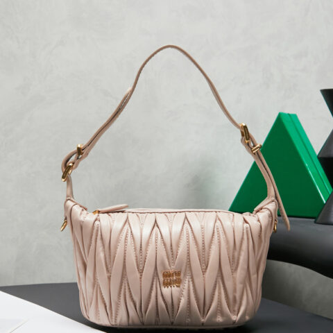 MIUMIU 新品迷你饭盒包 5NE026 裸粉