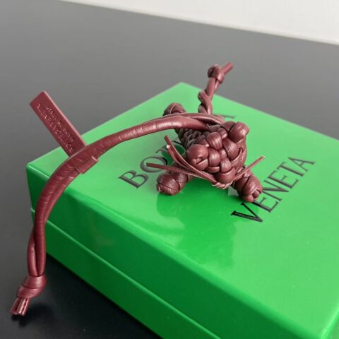 BV 小猫咪造型挂饰 835969 巴罗红