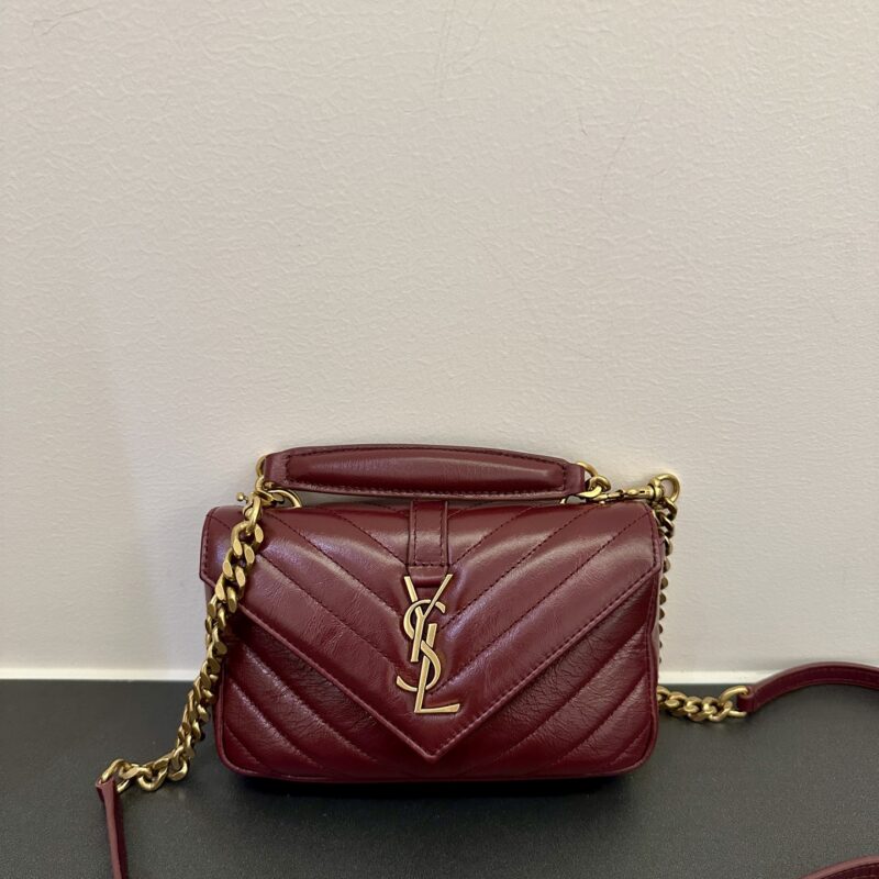 YSL 𝗖𝗢𝗟𝗟𝗘𝗚𝗘亮面油蜡迷你链条包  款号 ：779430枣红