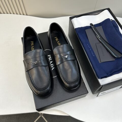 PRADA 时尚正装皮底