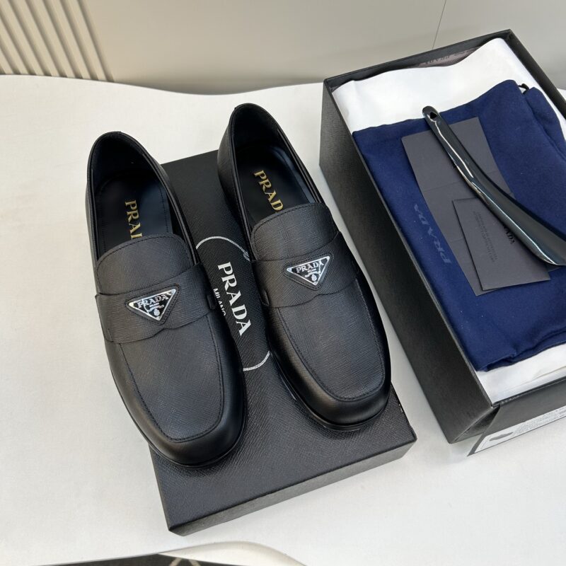 PRADA 时尚正装皮底