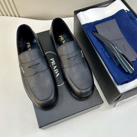 PRADA 时尚正装皮底