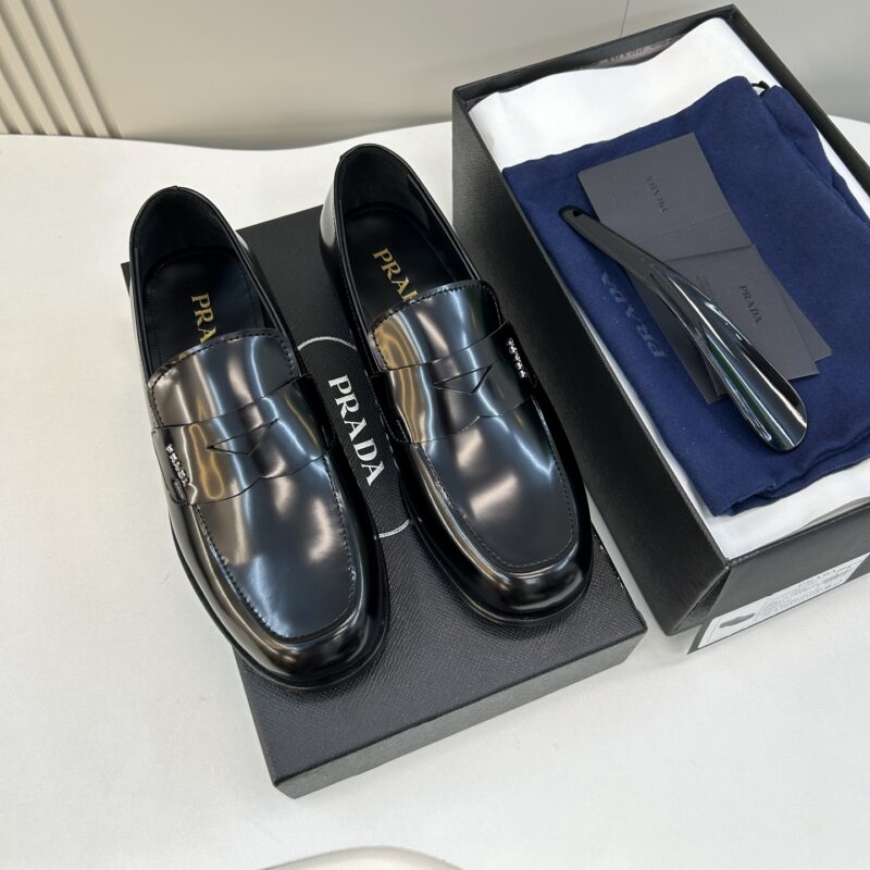 PRADA 时尚正装皮底