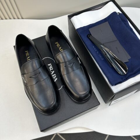 PRADA 时尚正装皮底