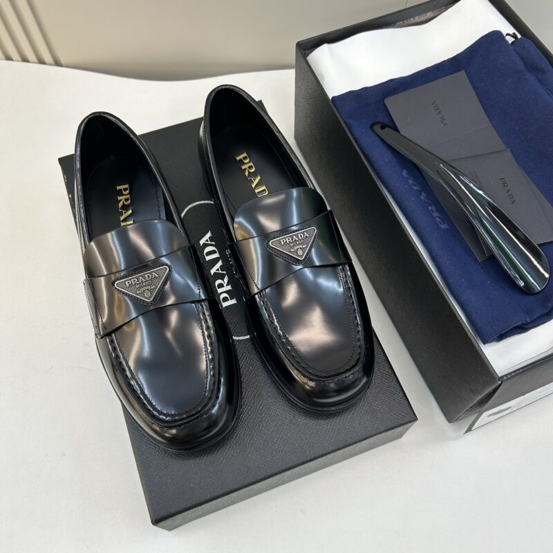 PRADA 时尚正装皮底