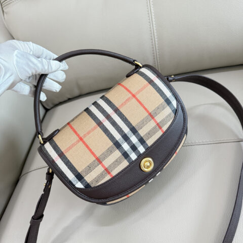Burberry Highlands 斜背包 型号2160