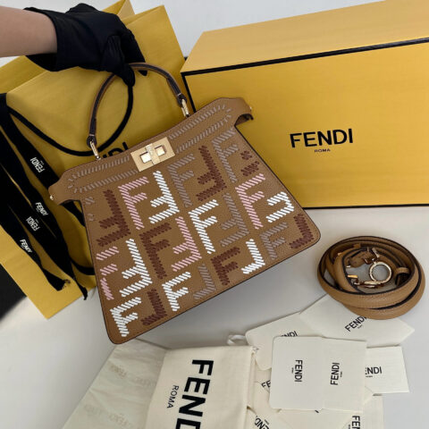 FENDI Peekaboo全新系列 款号：8671AL