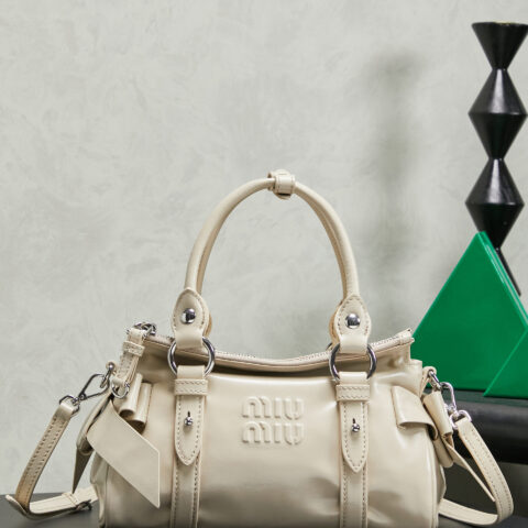 MIUMIU 新品机车包手袋 型号5BA336 杏色 小号