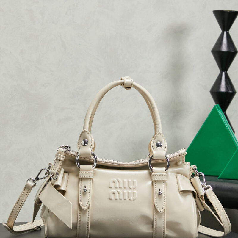 MIUMIU 新品机车包手袋 型号5BA336 杏色 小号