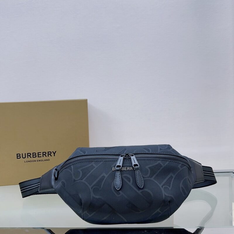 Burberry B家新款腰包 型号1061