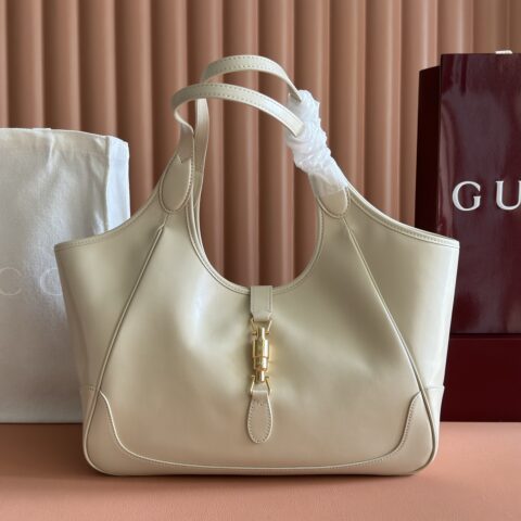 GUCCI 托特包甄选轻盈挺括的GG帆布打造 型号：866645白色