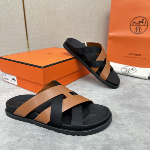 HERMES 最新经典男款 Kazimir 拖鞋