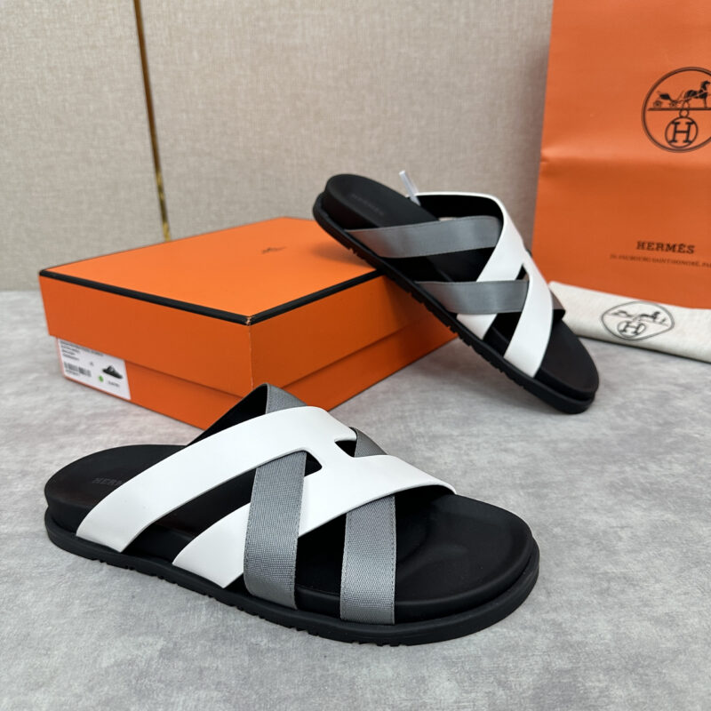 HERMES 最新经典男款 Kazimir 拖鞋