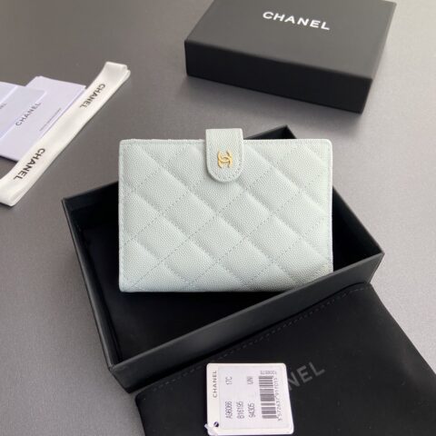 CHANEL 小香護照夾系列 编号:96066  淺藍細球金