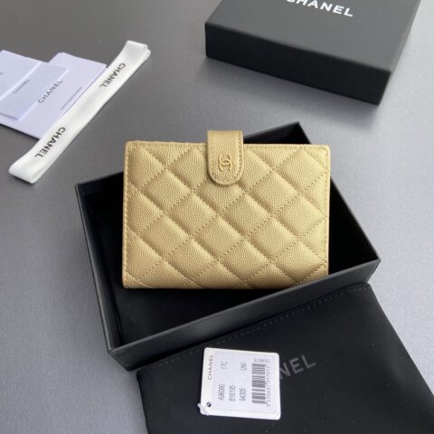 CHANEL 小香護照夾系列 编号:96066  金細球金扣
